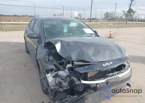 2022 Kia Forte Lxs z USA, uszkodzony, nr VIN 3KPF24AD4NE446440